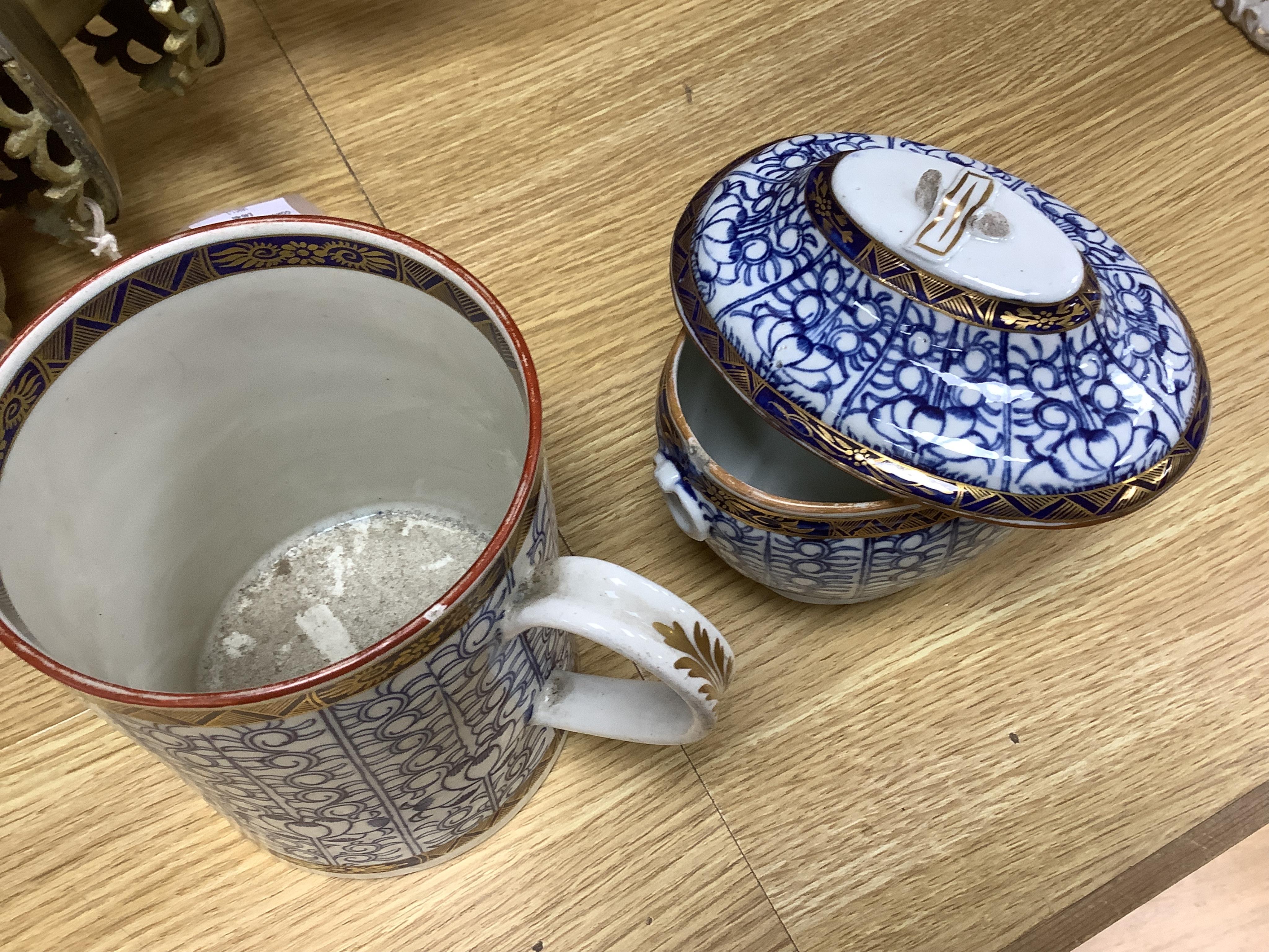 A collection of Worcester Royal Lily pattern tea and coffee wares, late 18th/early 19th century, largest 22cm wide